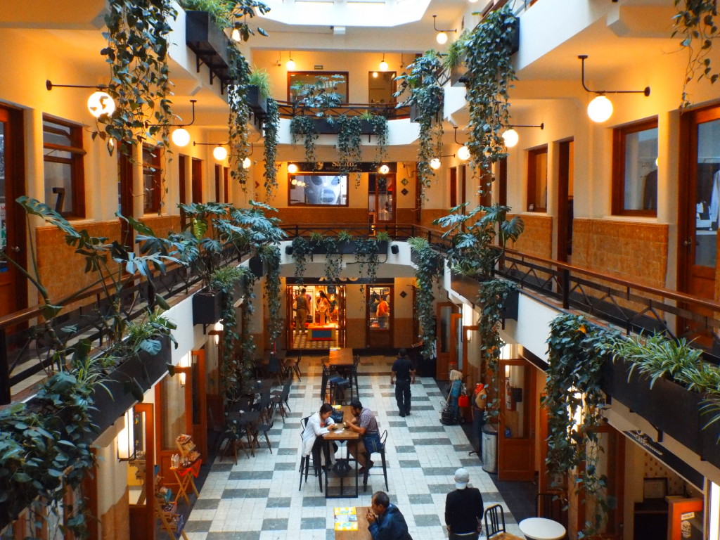 food court barrio alameda